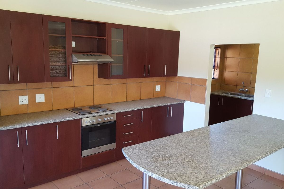 Townhouse For Sale in Kuruman Central - Photo 3