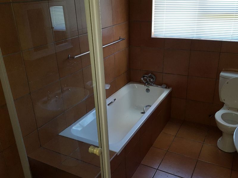 Townhouse For Sale in Kuruman Central - Photo 8