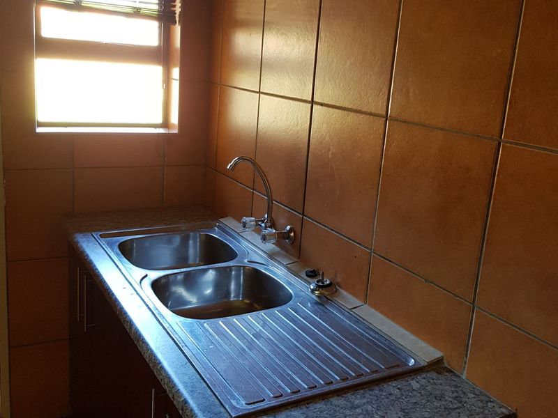 Townhouse For Sale in Kuruman Central - Photo 4