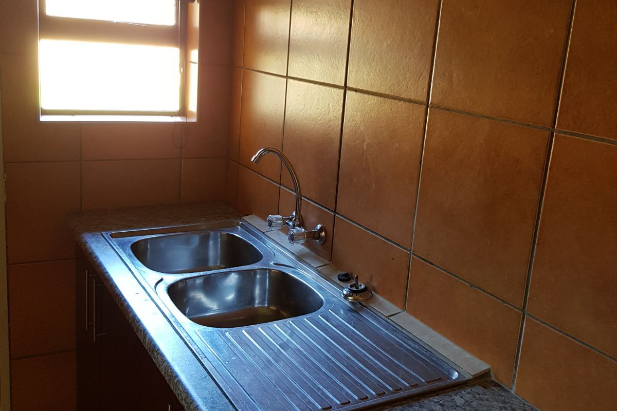 Townhouse For Sale in Kuruman Central - Photo 4