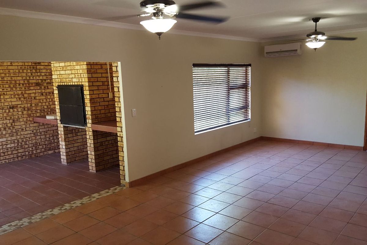 Townhouse For Sale in Kuruman Central - Photo 5