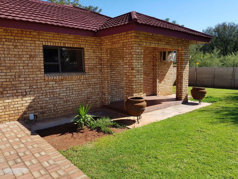 Townhouse For Sale in Kuruman Central - Photo 2