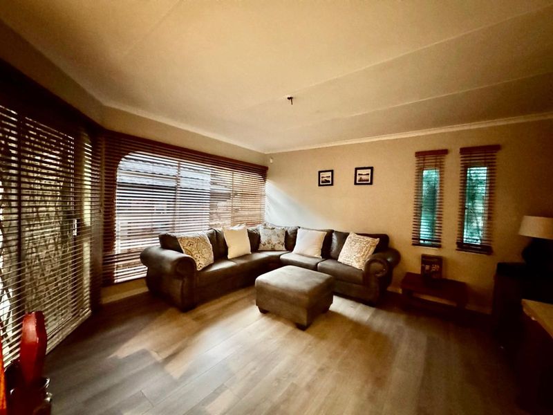 House For Sale in Secunda Central - Photo 4