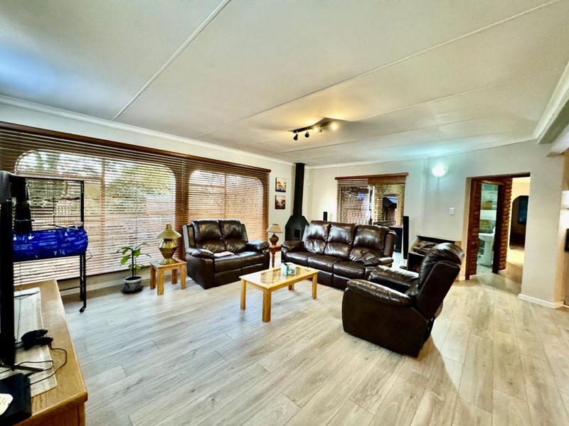 House For Sale in Secunda Central - Photo 7