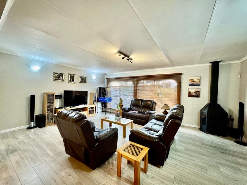 House For Sale in Secunda Central - Photo 6