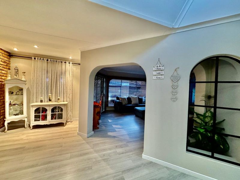 House For Sale in Secunda Central - Photo 3