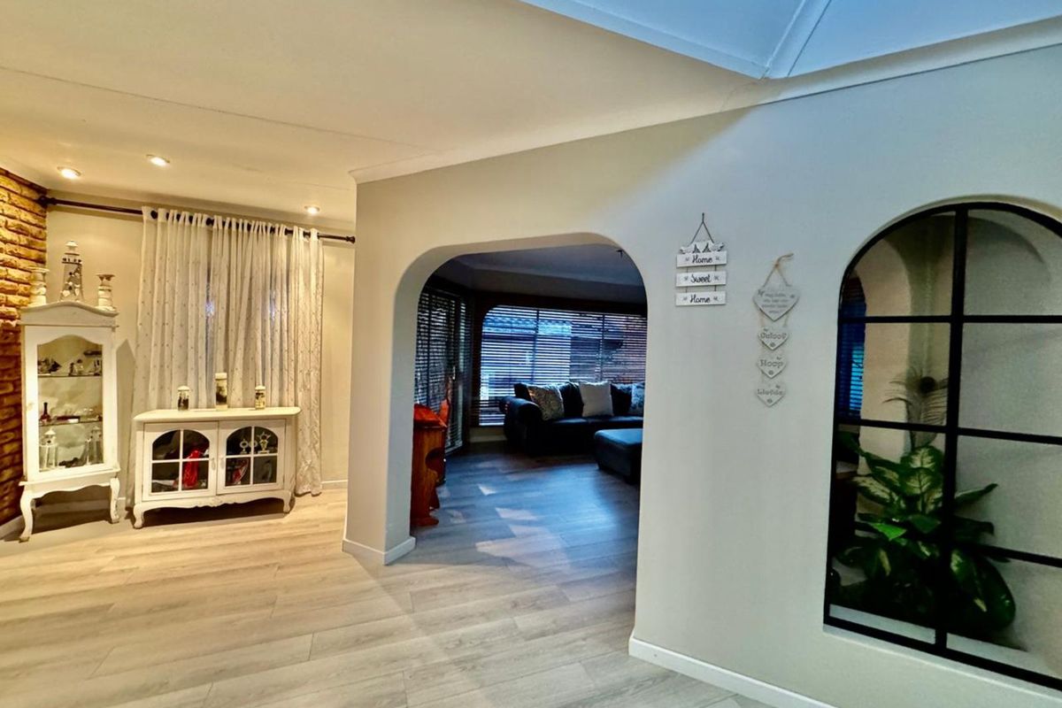 House For Sale in Secunda Central - Photo 3
