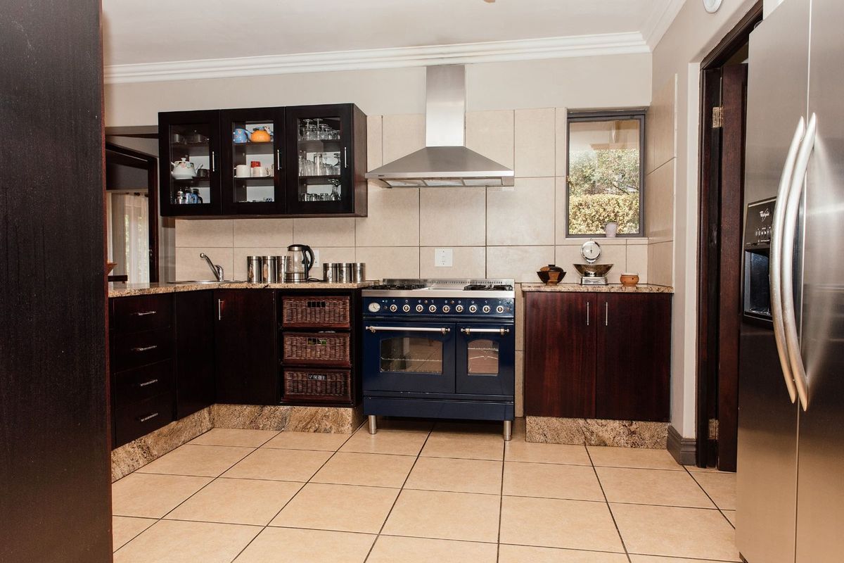 House For Sale in Silver Lakes - Photo 3