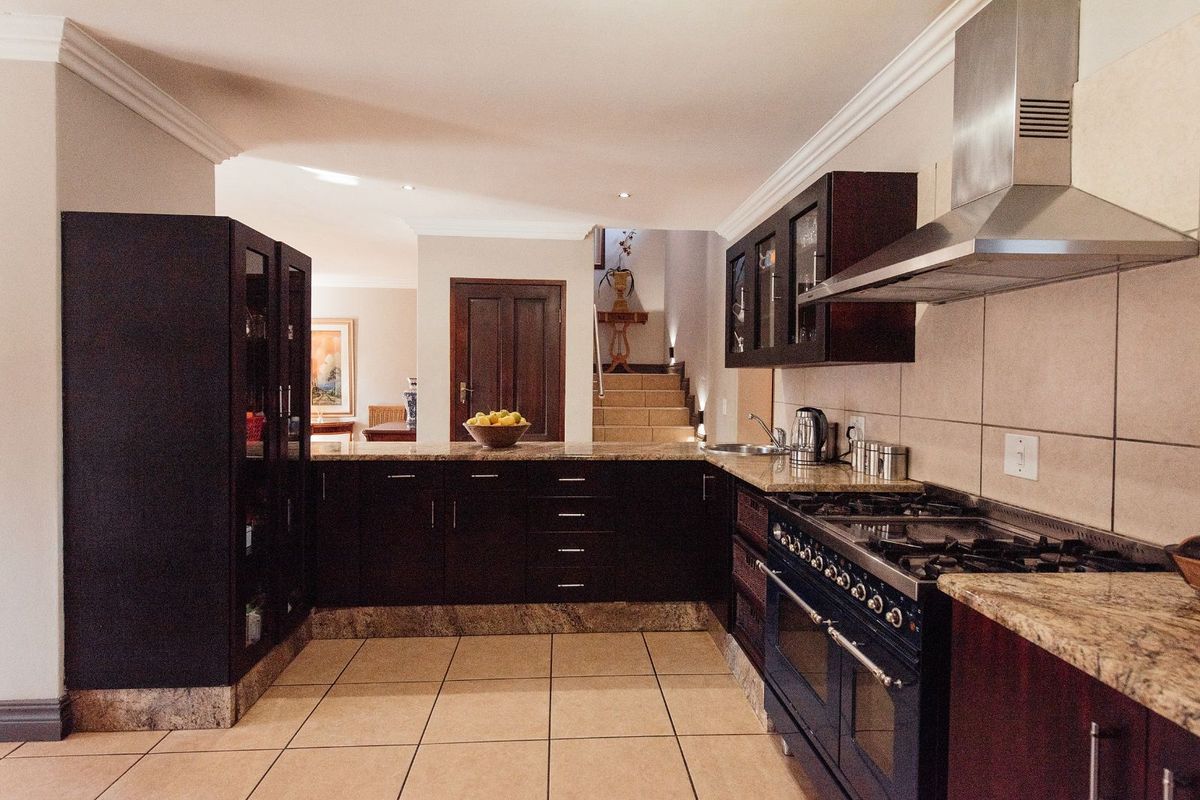 House For Sale in Silver Lakes - Photo 5