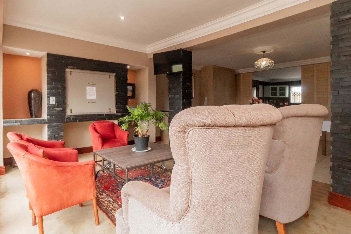 House For Sale in Country Club - Photo 3