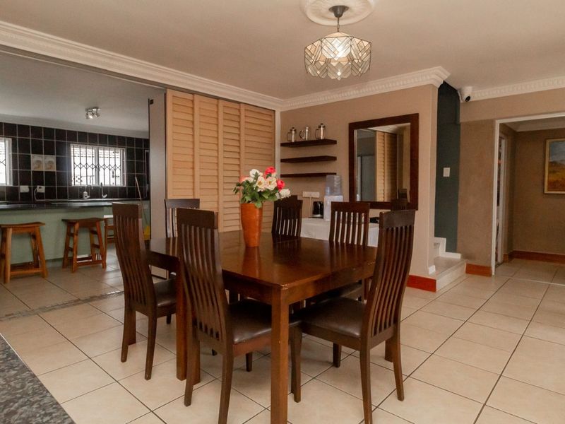 House For Sale in Country Club - Photo 5