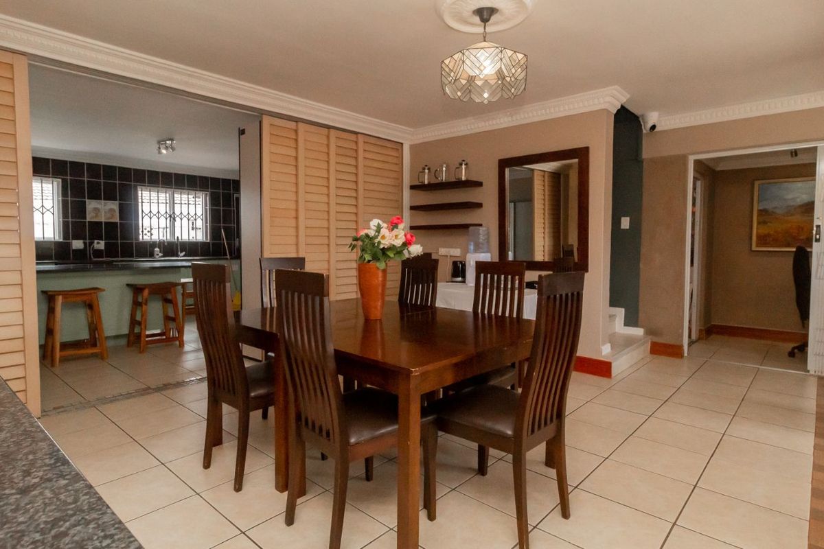 House For Sale in Country Club - Photo 5