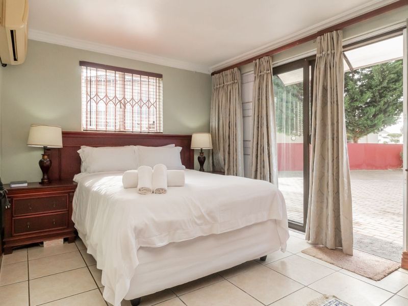 House For Sale in Country Club - Photo 9