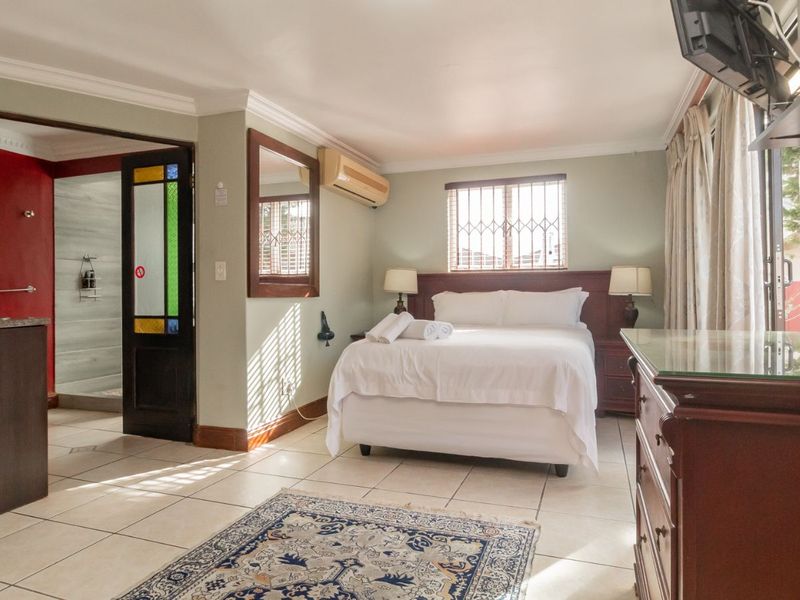 House For Sale in Country Club - Photo 8