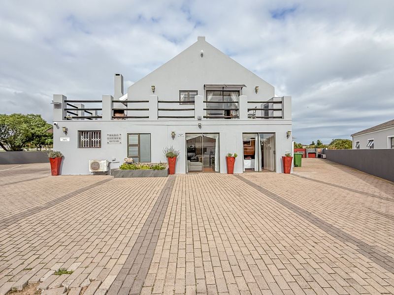 House For Sale in Country Club - Photo 2