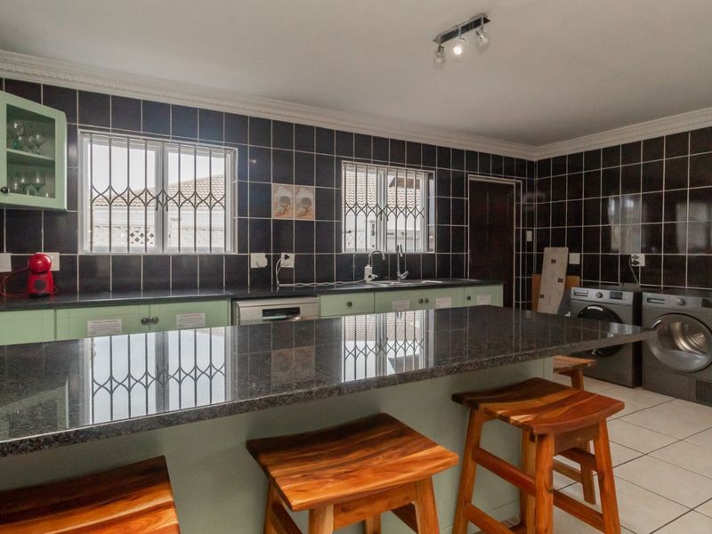 House For Sale in Country Club - Photo 6