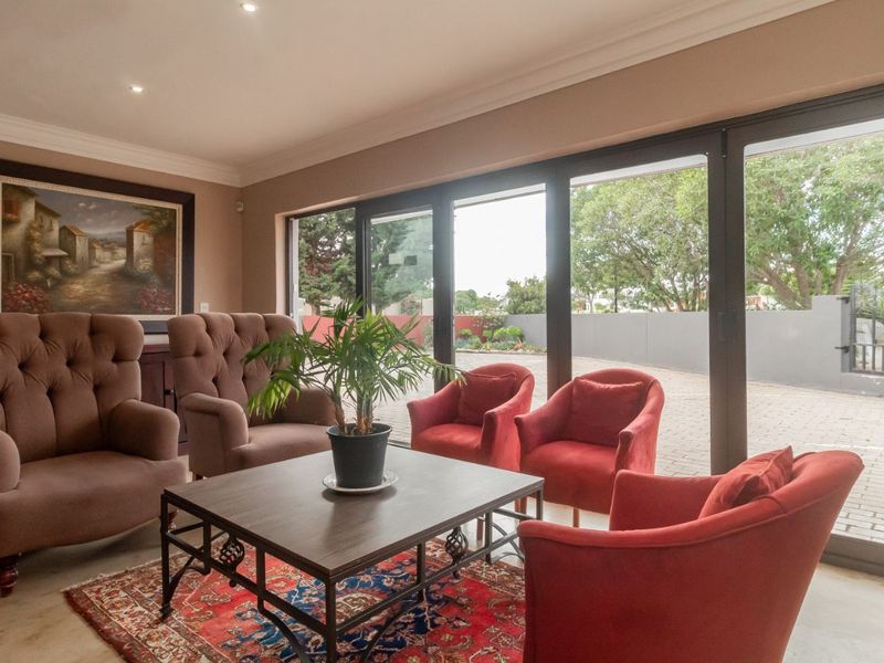 House For Sale in Country Club - Photo 4