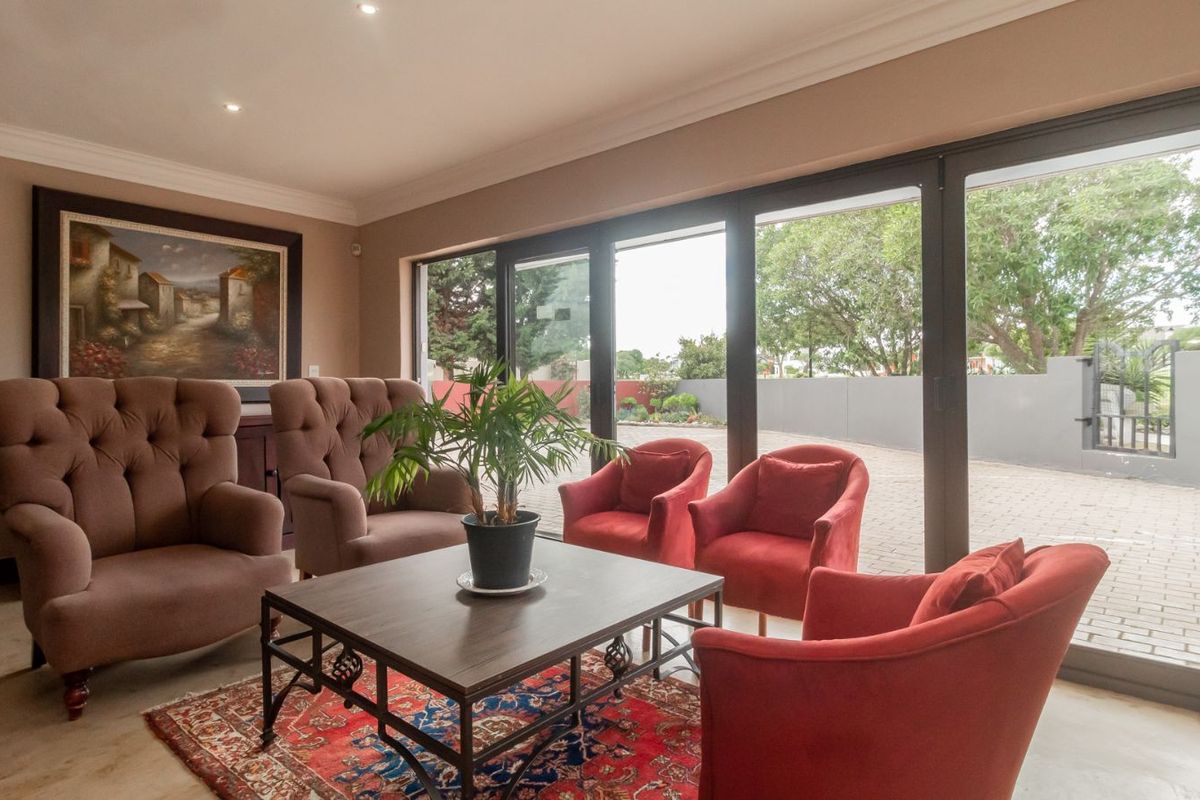 House For Sale in Country Club - Photo 4