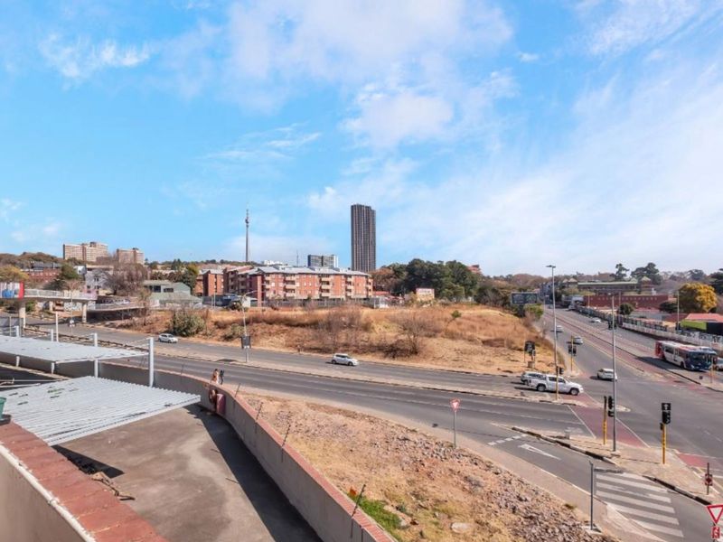 Apartment For Sale in Braamfontein Werf - Photo 2