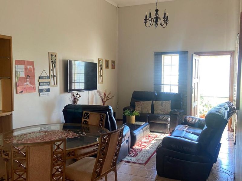 Townhouse For Sale in Radiokop - Photo 5