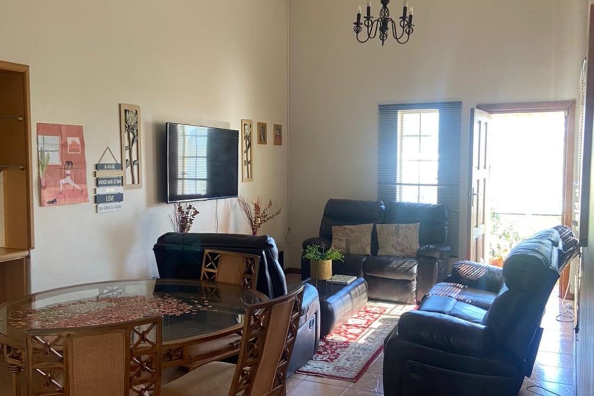 Townhouse For Sale in Radiokop - Photo 5