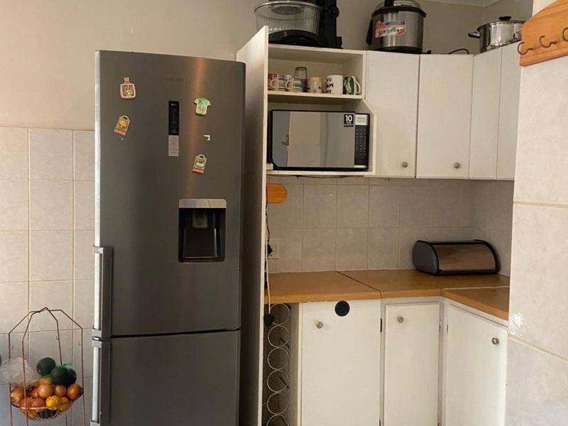 Townhouse For Sale in Radiokop - Photo 8