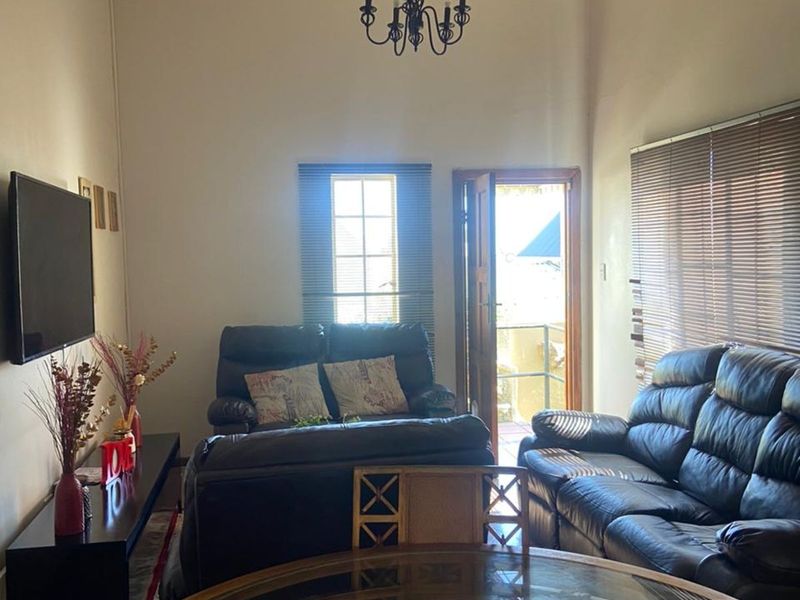 Townhouse For Sale in Radiokop - Photo 6