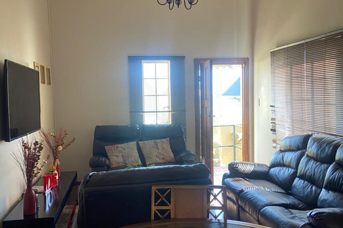 Townhouse For Sale in Radiokop - Photo 3