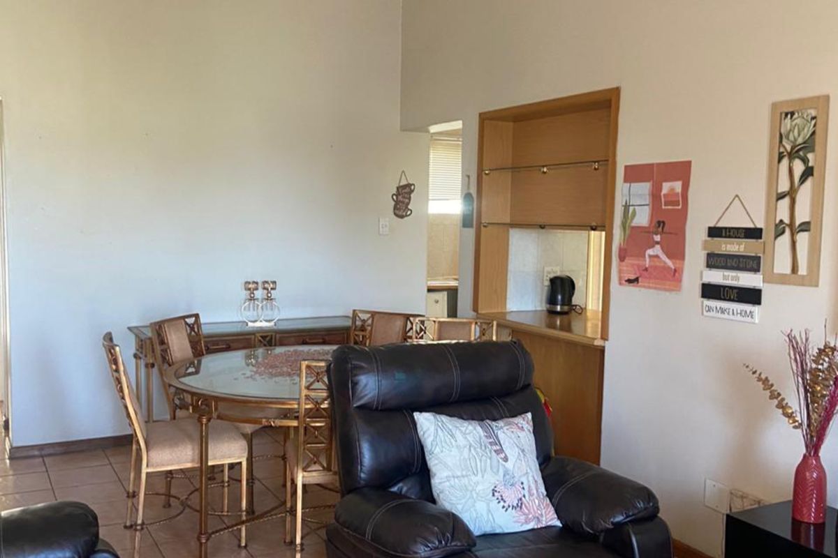 Townhouse For Sale in Radiokop - Photo 4