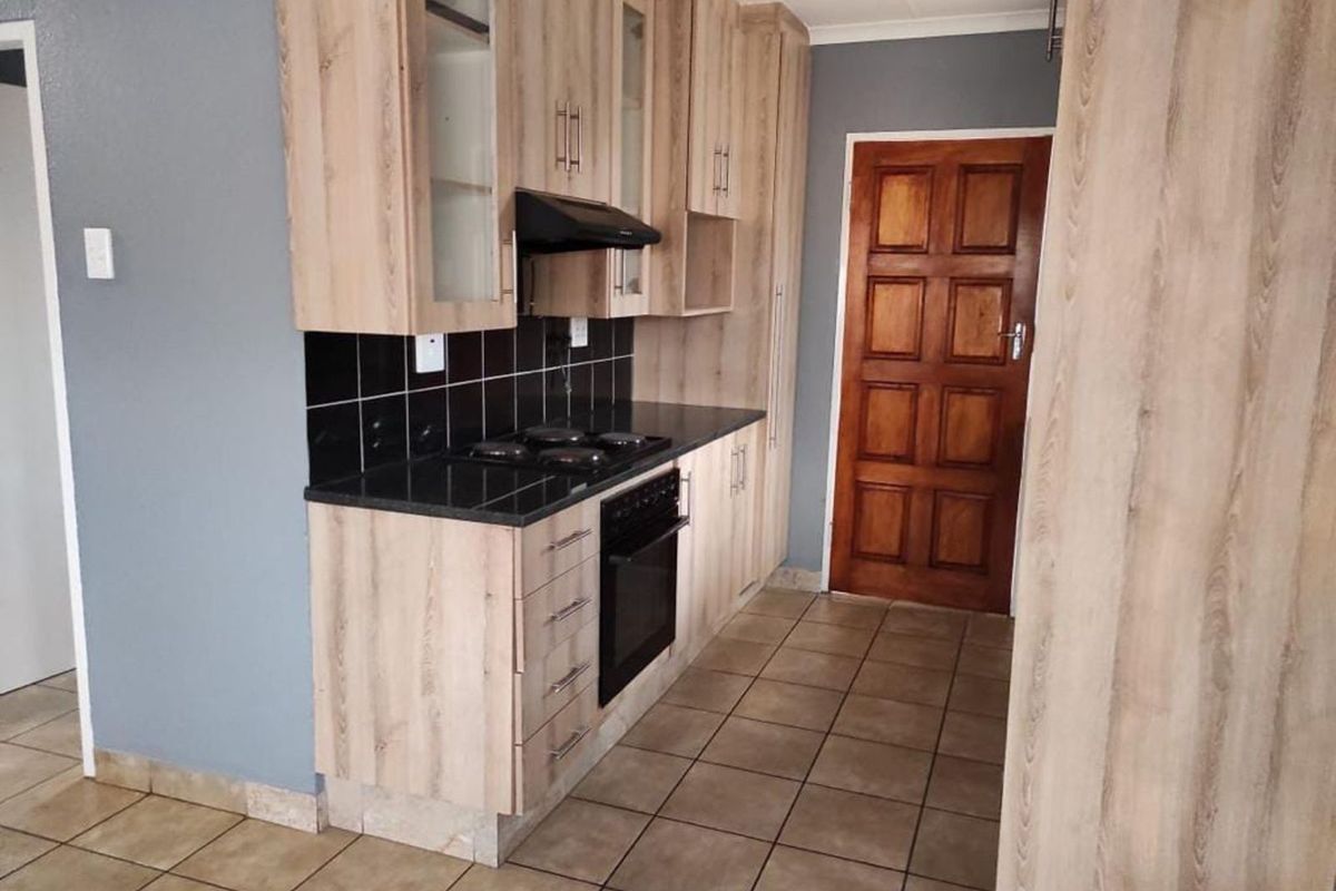 House For Sale in Albertsdal - Photo 2