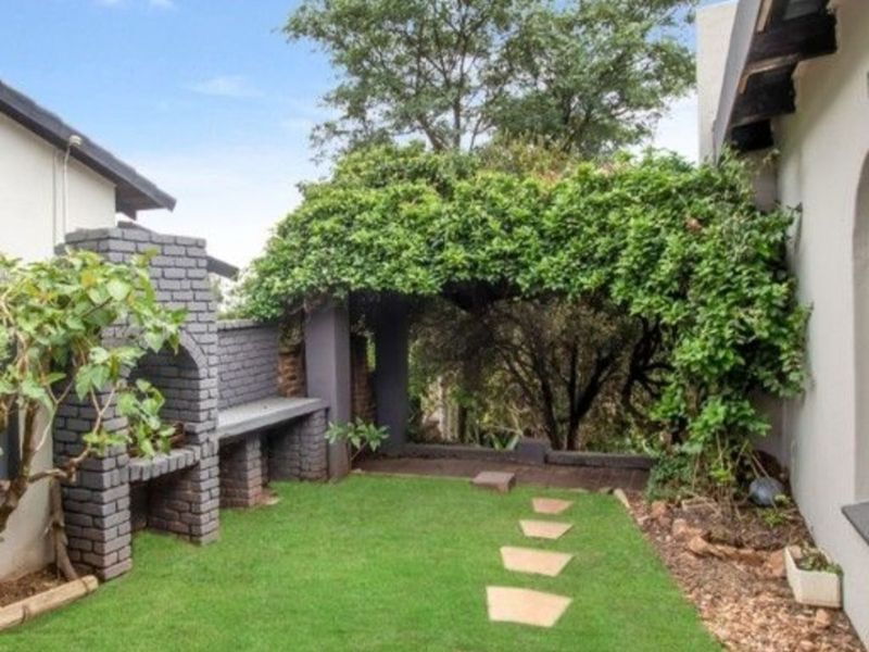 House For Sale in Wilro Park - Photo 2