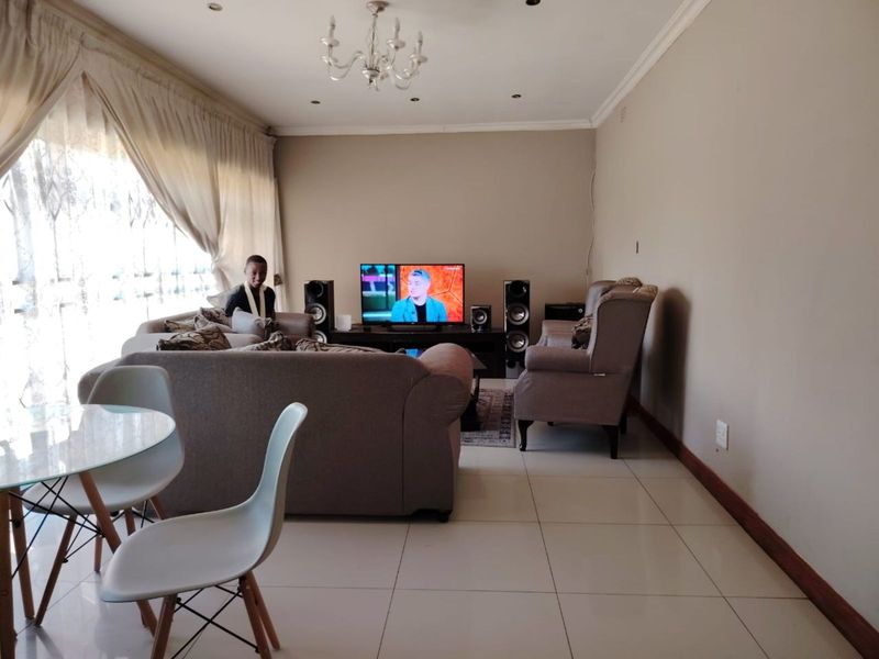 House For Sale in Rhodesfield - Photo 6