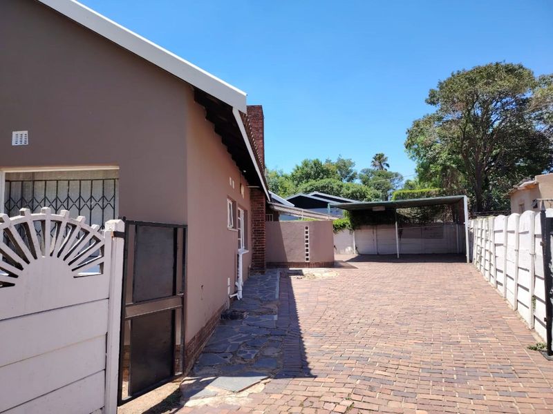 House For Sale in Rhodesfield - Photo 4