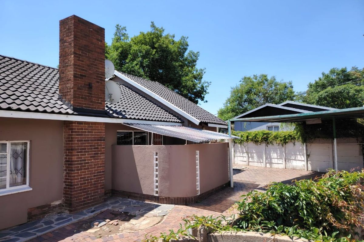 House For Sale in Rhodesfield - Photo 2