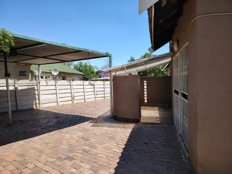 House For Sale in Rhodesfield - Photo 3