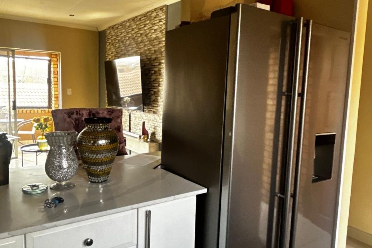 Townhouse For Sale in Monavoni - Photo 4