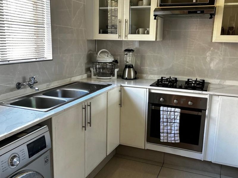 Townhouse For Sale in Monavoni - Photo 2