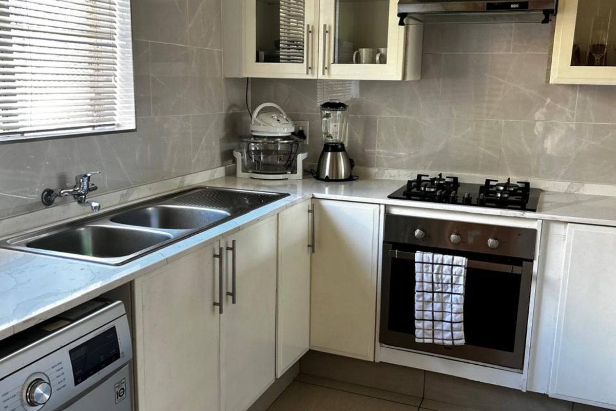 Townhouse For Sale in Monavoni - Photo 2