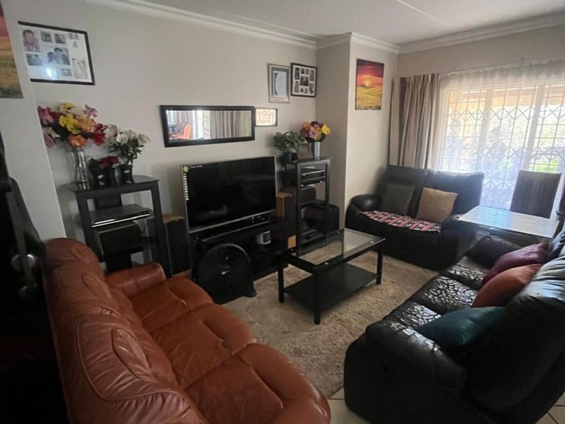 Townhouse For Sale in Willow Glen - Photo 8