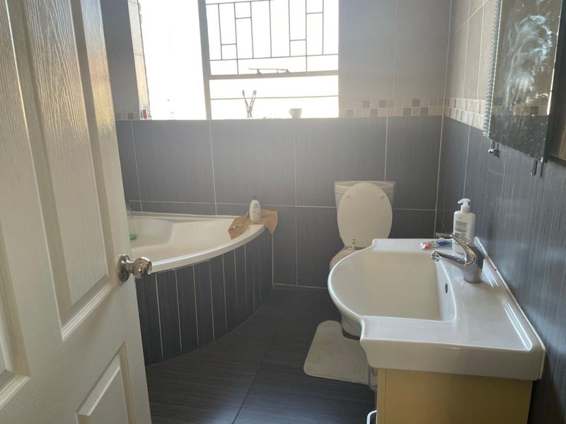 Townhouse For Sale in Noordhang - Photo 9