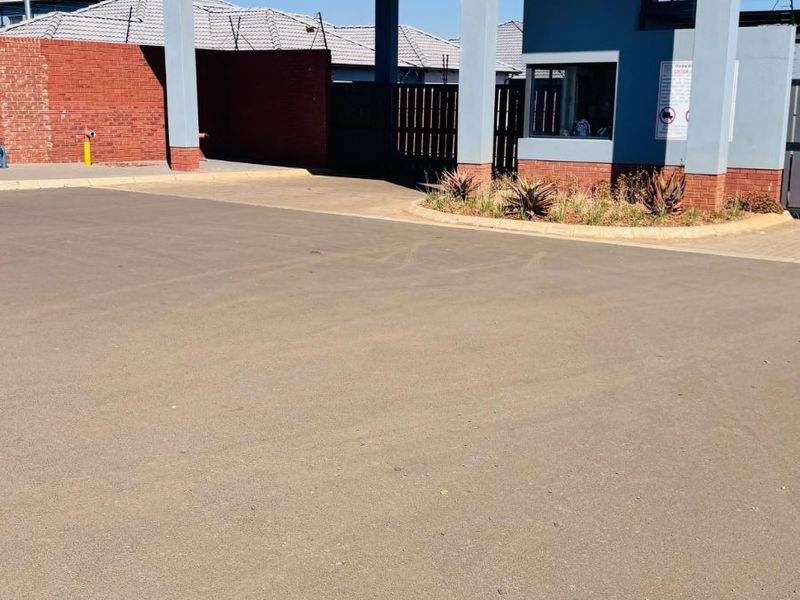 House For Sale in Kempton Park Ext 1 - Photo 2