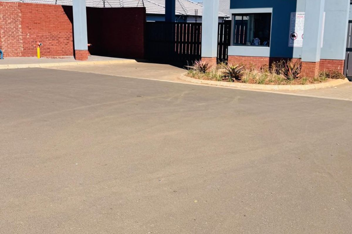 House For Sale in Kempton Park Ext 1 - Photo 2