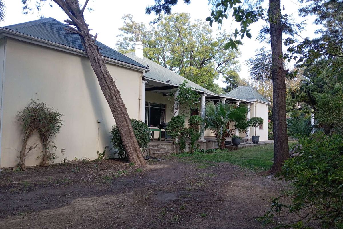 Guest House For Sale in Graaff-Reinet Central - Photo 3