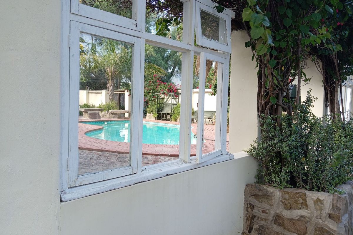 Guest House For Sale in Graaff-Reinet Central - Photo 2