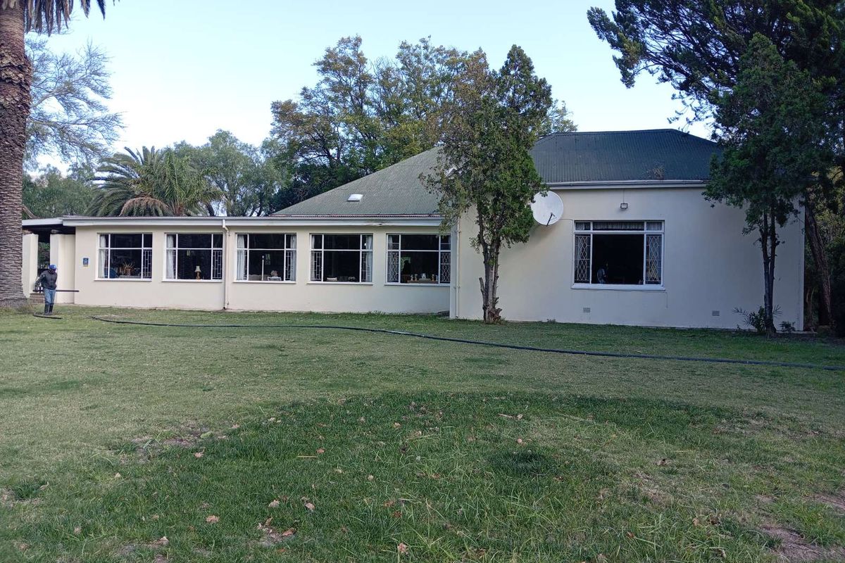 Guest House For Sale in Graaff-Reinet Central - Photo 4