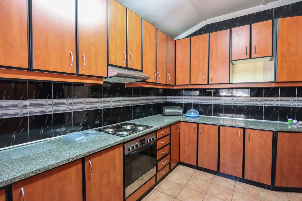 House For Sale in Woodlands - Photo 2