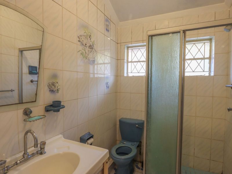 House For Sale in Woodlands - Photo 5