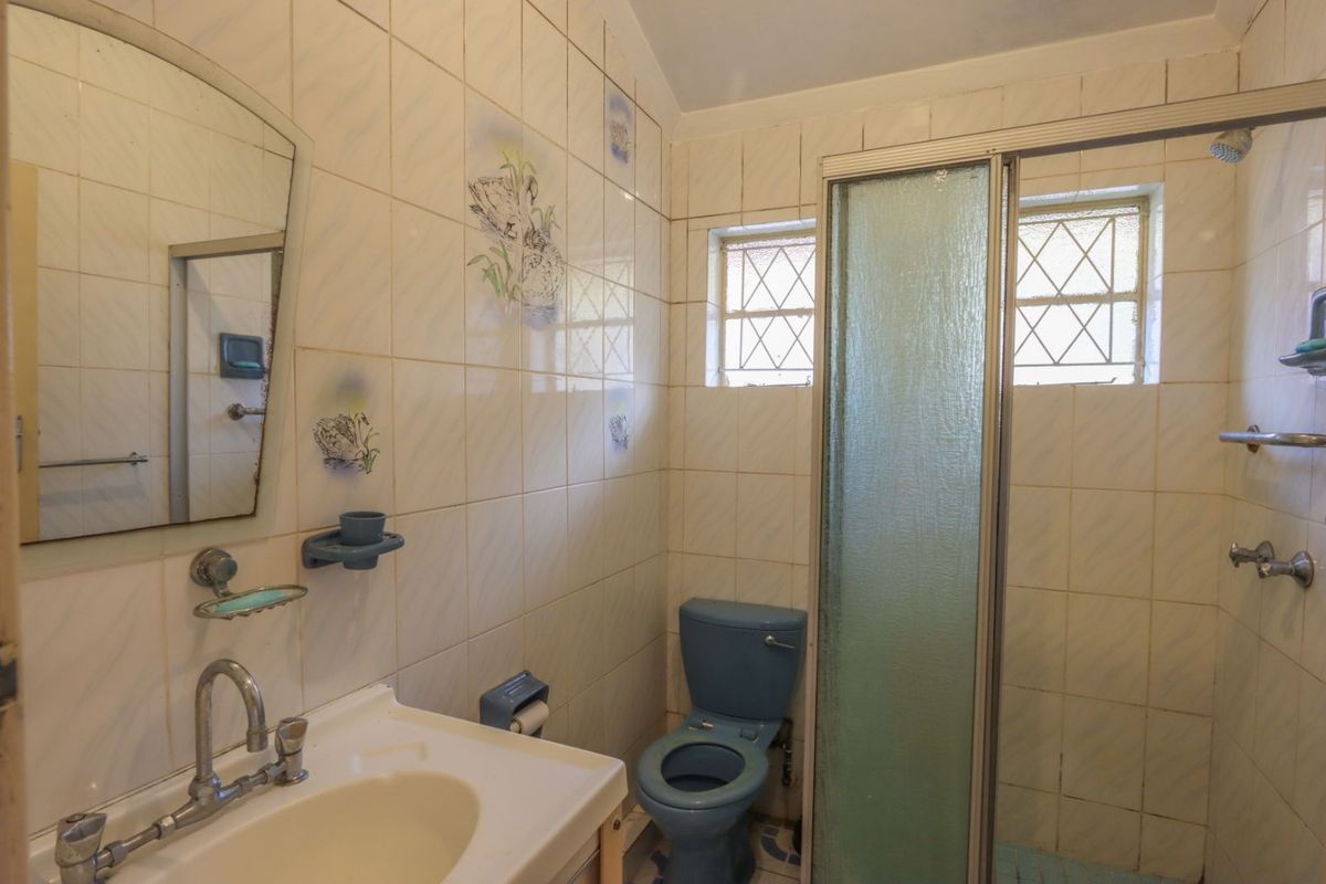 House For Sale in Woodlands - Photo 5