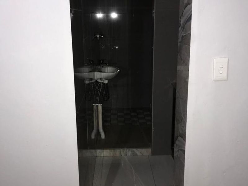 Apartment For Sale in Yeoville - Photo 4