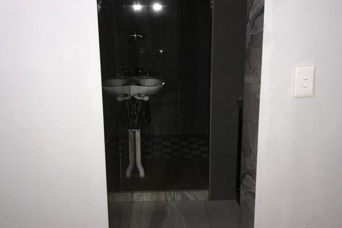 Apartment For Sale in Yeoville - Photo 4